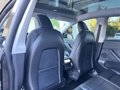 Used 2021 Tesla Model Y Long Range image 12