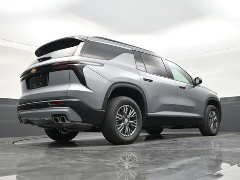 Used 2024 Chevrolet Traverse LT FWD image 24