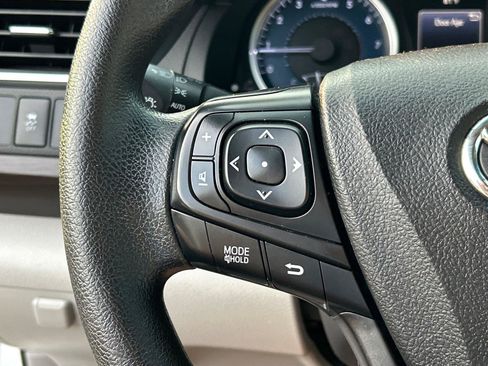 Used 2017 Toyota Camry LE FWD image 27