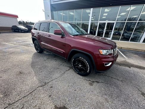Used 2017 Jeep Grand Cherokee Laredo w/ Quick Order Package 2BE image 2