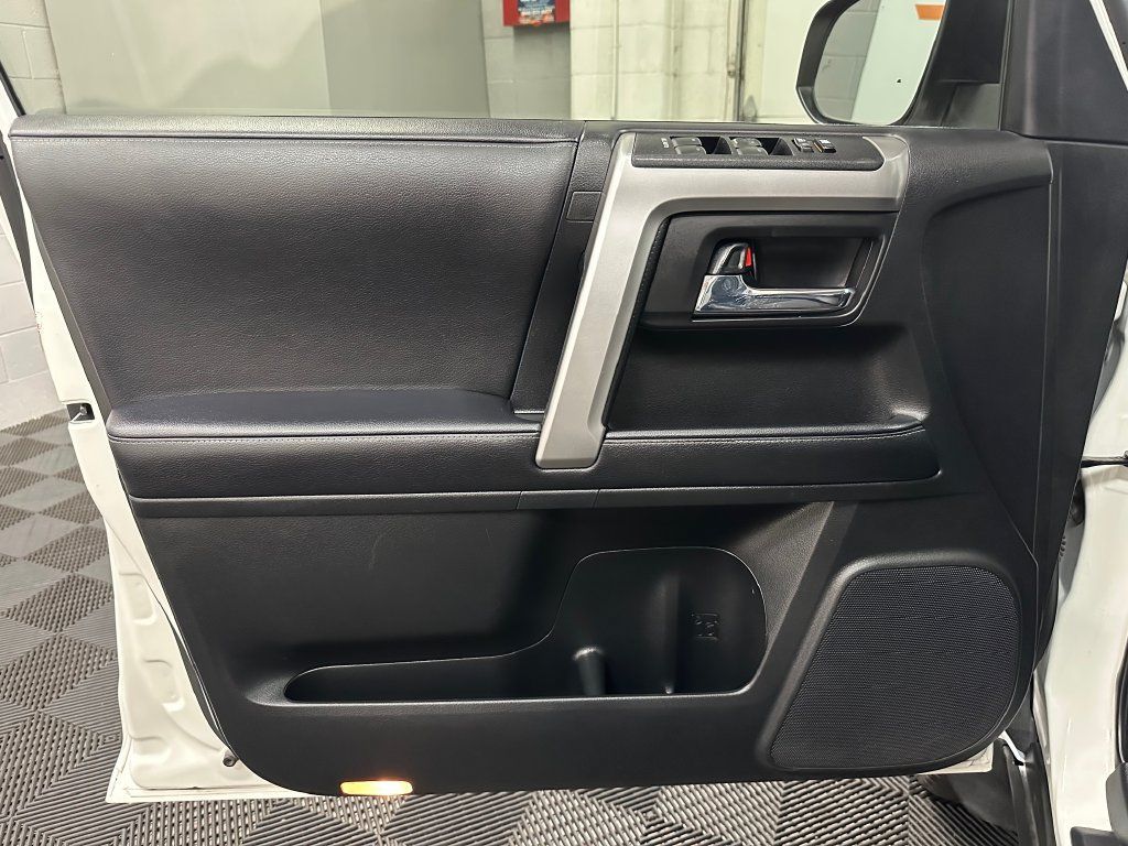 Used 2023 Toyota 4Runner SR5 Premium w/ Moonroof Package AWD/4WD image 17