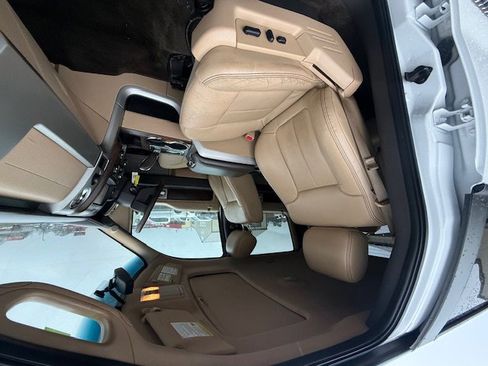 Used 2014 Ford F150 Lariat w/ Lariat Chrome Package image 14