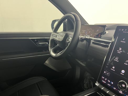 Used 2025 GMC Sierra EV Denali AWD/4WD image 10