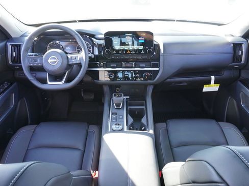 Certified 2025 Nissan Pathfinder SL w/ SL Premium Package image 11