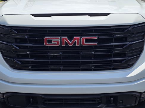 Used 2023 GMC Sierra 1500 Elevation w/ X31 Off-Road Package AWD/4WD image 4