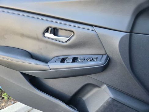 Used 2023 Nissan Sentra SV FWD image 19
