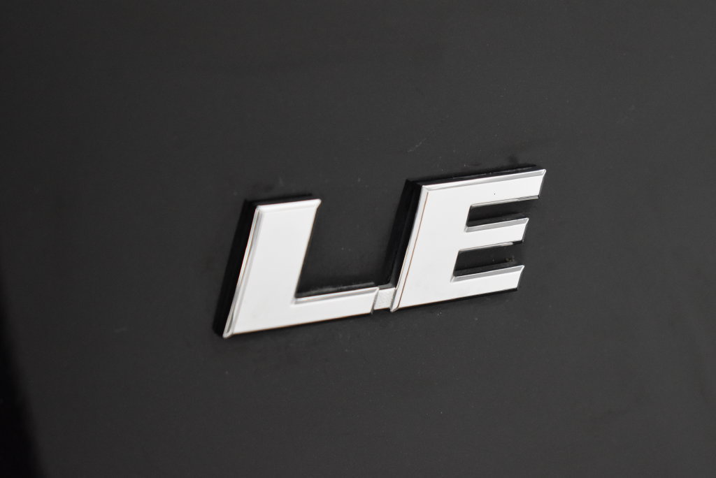 Used 2019 Toyota RAV4 LE FWD image 10