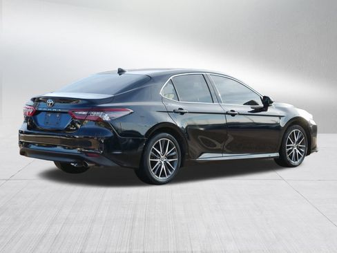 Used 2023 Toyota Camry XLE image 7