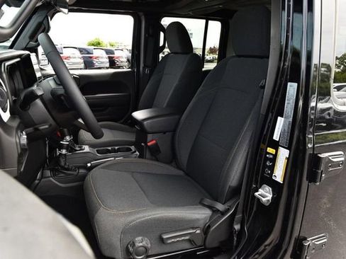 Used 2025 Jeep Wrangler Unlimited Sport AWD/4WD image 20