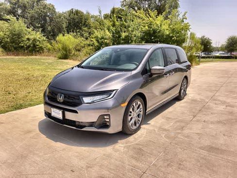 Used 2026 Honda Odyssey Touring image 2