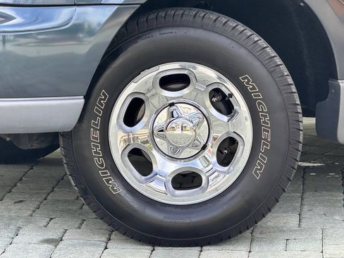 Used 2001 Lincoln Navigator 4WD image 3