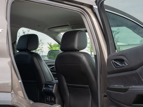Used 2019 GMC Acadia SLT AWD/4WD image 17