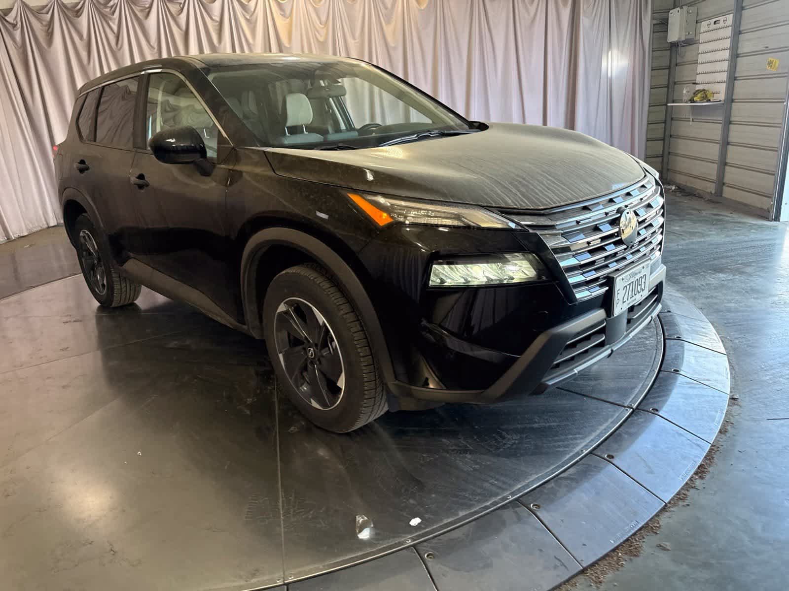 Used 2025 Nissan Rogue SV AWD/4WD image 3