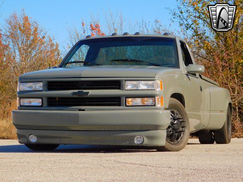 Used 1989 Chevrolet Silverado 3500 2WD Regular Cab image 2