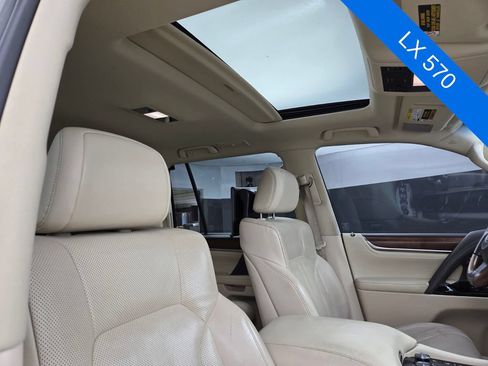 Used 2017 Lexus LX 570 4WD w/ Luxury Package image 12