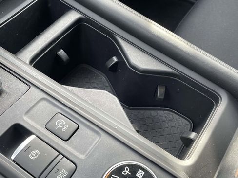 Used 2024 Nissan Pathfinder S image 29