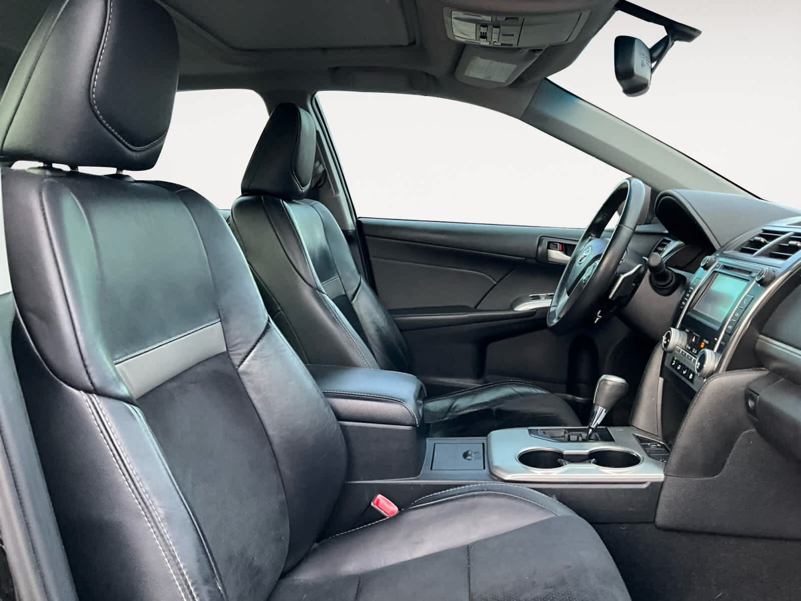 Used 2013 Toyota Camry SE w/ Leather Pkg FWD image 15