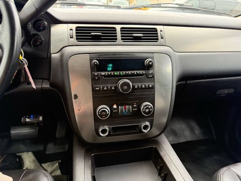 Used 2007 Chevrolet Suburban 2500 w/ Skid Plate Package AWD/4WD image 14