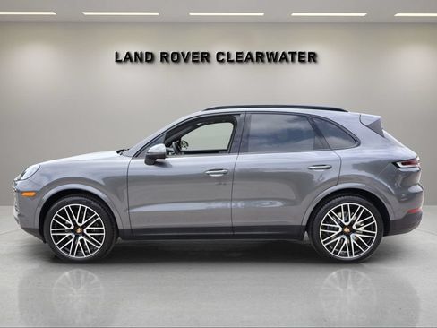 Used 2024 Porsche Cayenne AWD/4WD image 2