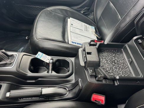 Used 2020 Jeep Wrangler Unlimited Sahara image 21