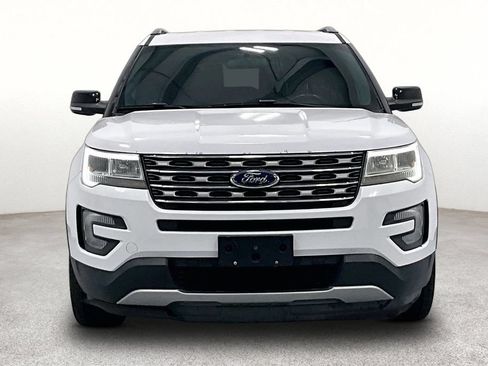 Used 2017 Ford Explorer XLT AWD/4WD image 4