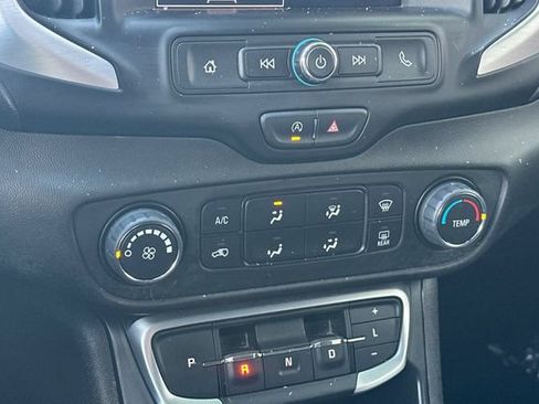Used 2024 GMC Terrain SLE FWD image 23