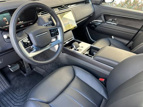 New 2025 Land Rover Range Rover SE image 9