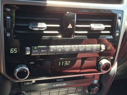 Used 2023 Lexus GX 460 Premium w/ Accessory Package AWD/4WD image 17