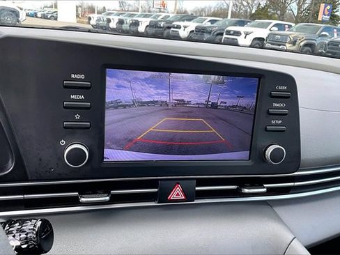 Used 2022 Hyundai Elantra SE w/ Preferred Accessory Package image 13