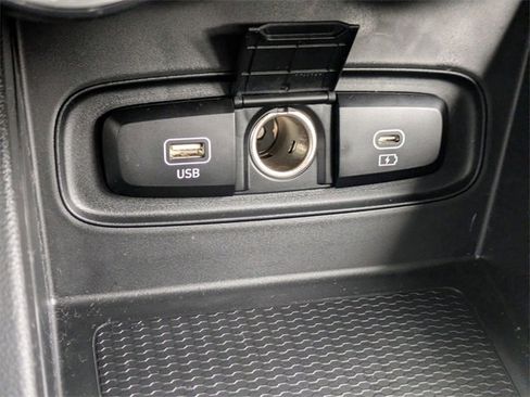 Certified 2023 Hyundai Venue SE w/ Cargo Package image 25