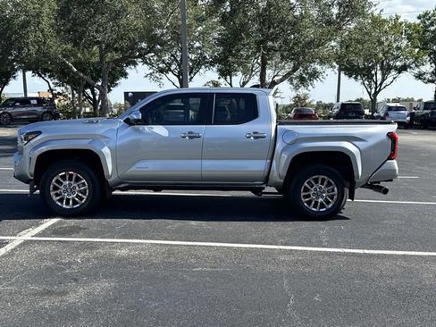 Used 2024 Toyota Tacoma Limited AWD/4WD image 7
