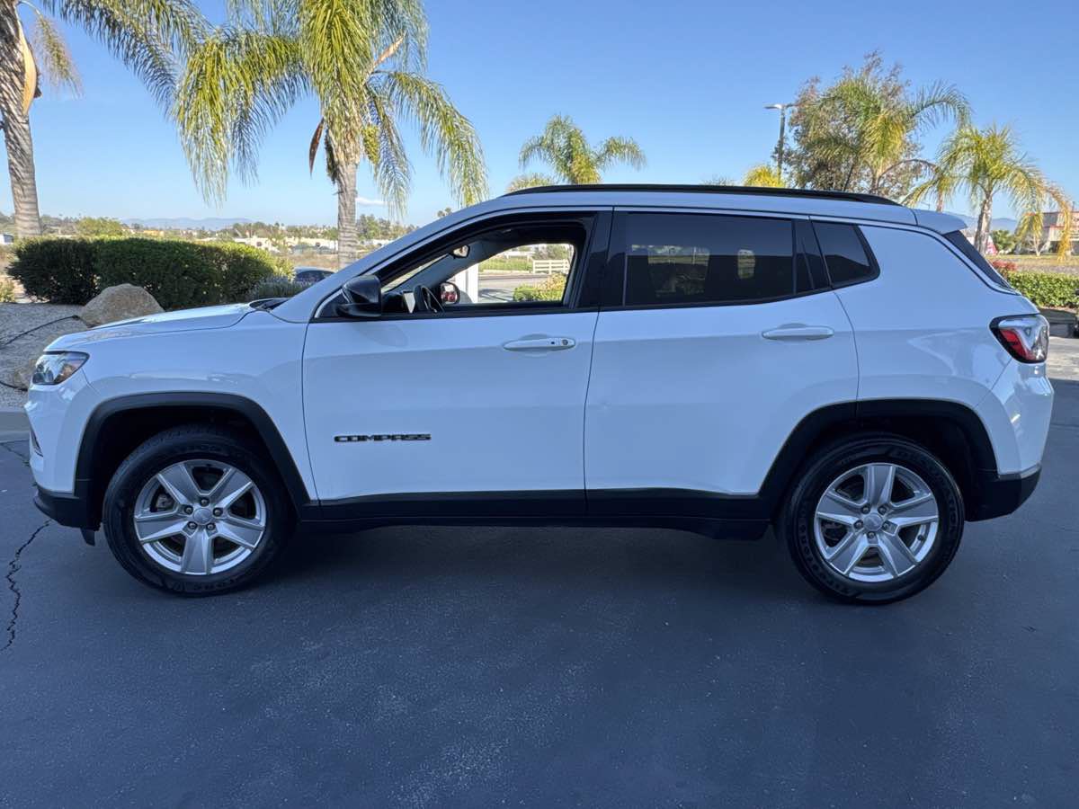 Used 2022 Jeep Compass Latitude FWD image 12