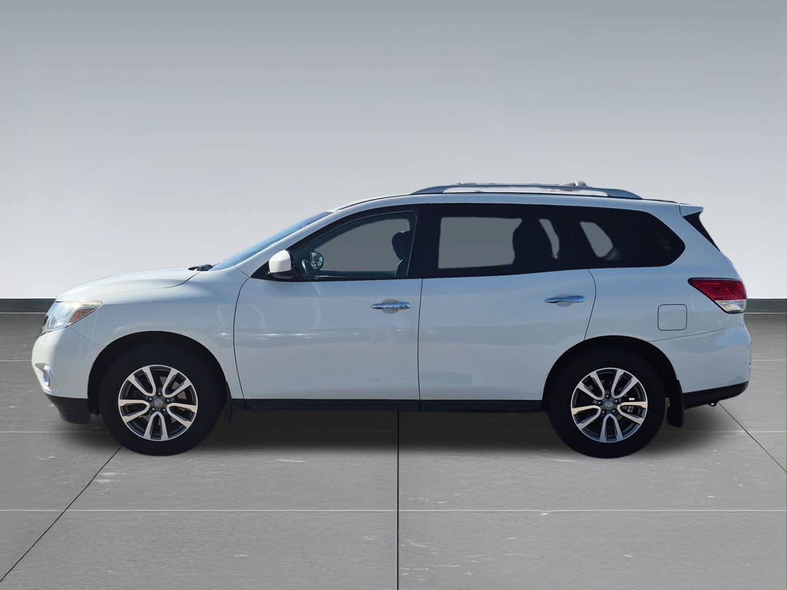 Used 2016 Nissan Pathfinder SV AWD/4WD image 2