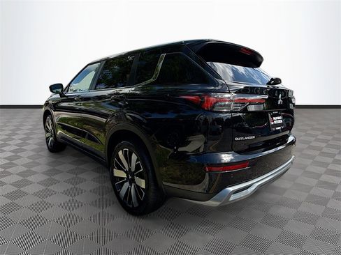New 2025 Mitsubishi Outlander SE image 7