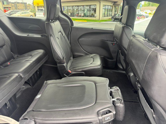 Used 2026 Chrysler Pacifica Select FWD image 41