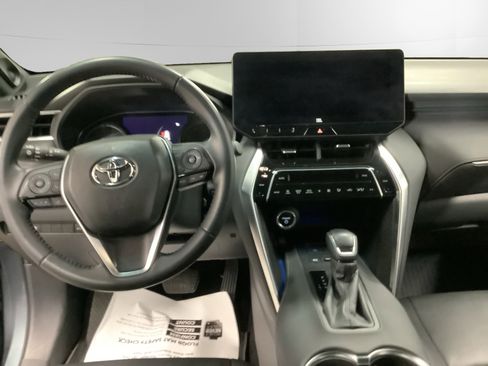 Certified 2024 Toyota Venza XLE image 10