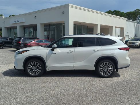 Used 2021 Toyota Highlander Platinum AWD/4WD image 4