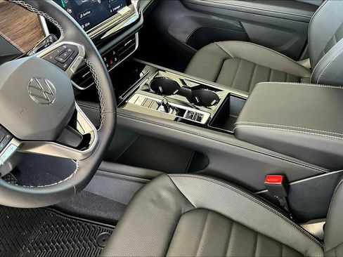 New 2025 Volkswagen Atlas SEL image 17