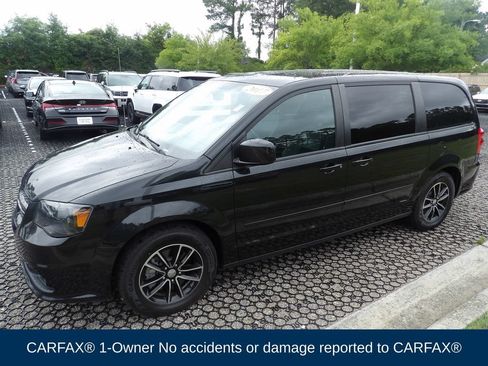 Used 2017 Dodge Grand Caravan SXT w/ Blacktop Package FWD image 3