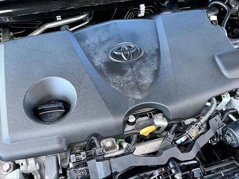 Used 2024 Toyota Camry SE image 30