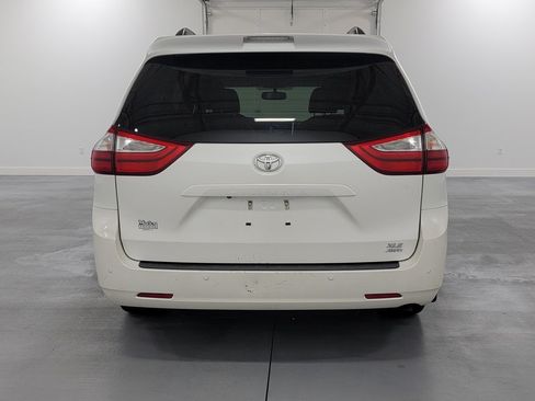 Used 2017 Toyota Sienna XLE Premium AWD/4WD image 8