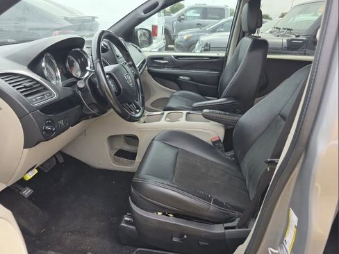 Used 2019 Dodge Grand Caravan SXT FWD image 9