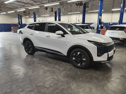 Certified 2026 Kia Sportage LX FWD image 8