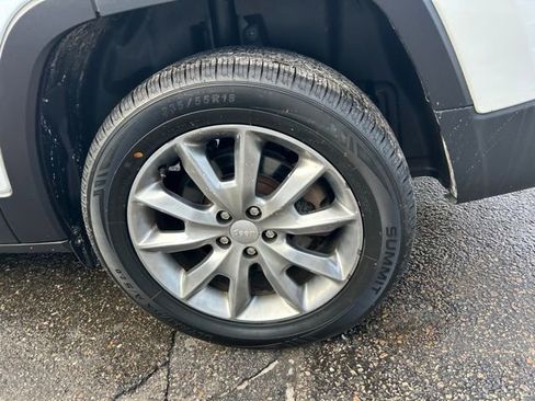 Used 2018 Jeep Cherokee Limited image 6