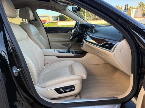 Used 2017 BMW 740i image 17