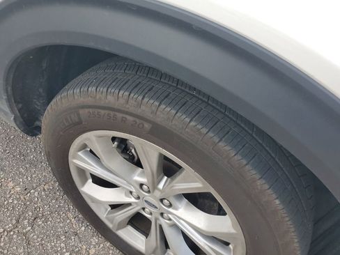 Used 2024 Ford Explorer XLT w/ Equipment Group 202A RWD image 4