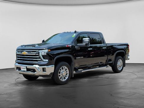 Used 2025 Chevrolet Silverado 3500 LTZ w/ LTZ Premium Package AWD/4WD image 3