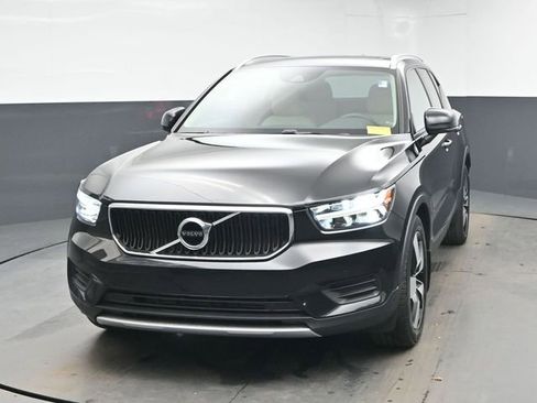 Used 2020 Volvo XC40 T5 Momentum w/ Protection Package Premier image 3