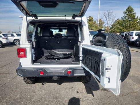 Used 2020 Jeep Wrangler Unlimited Sahara image 34