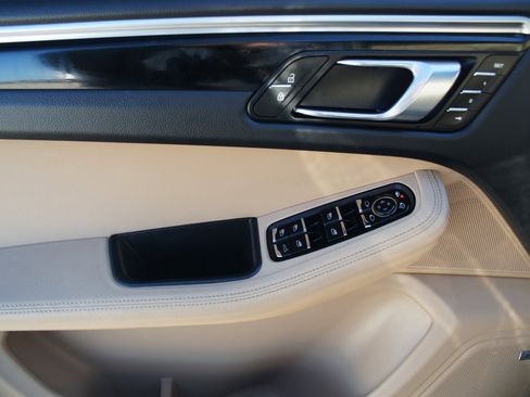 Used 2021 Porsche Macan S image 26